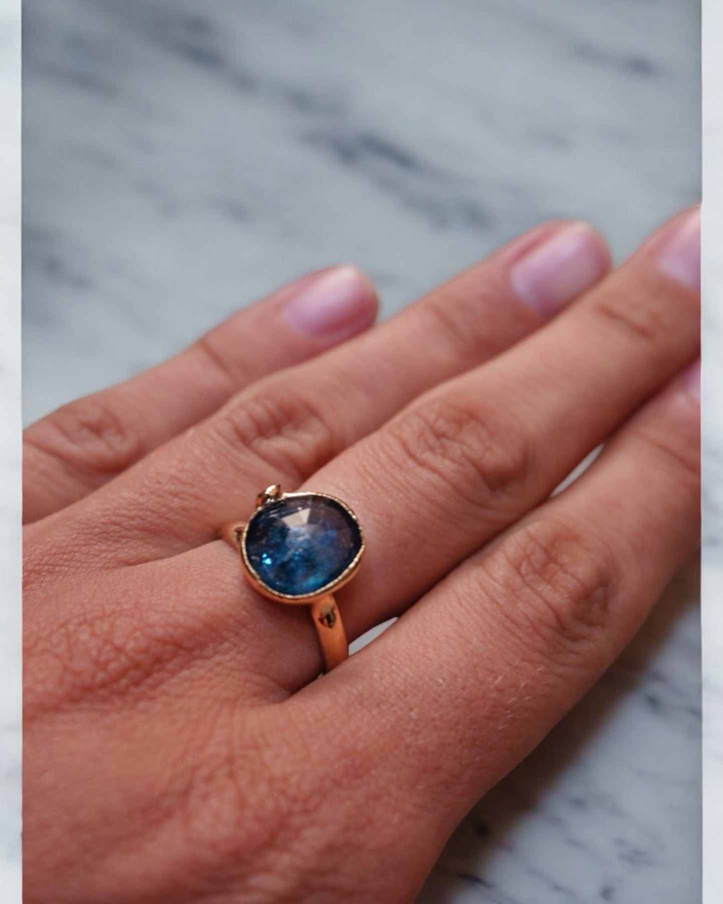 Anillo Crystal Azul Marino Redondo