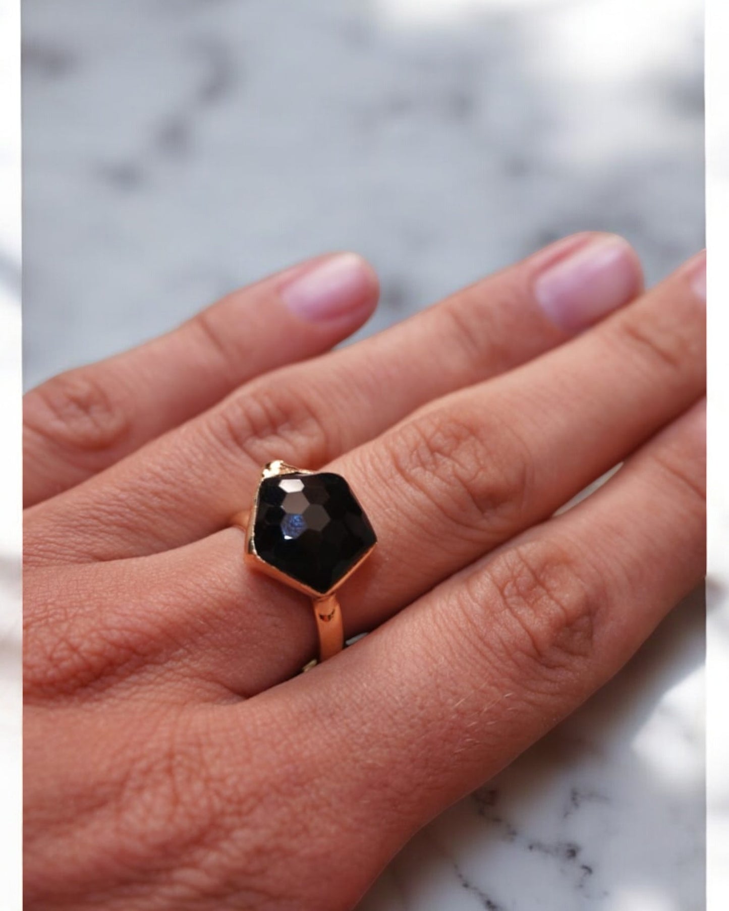 Anillo Crystal Negro Pentagono